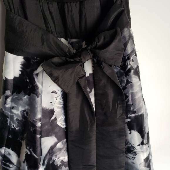 Beautiful Special Occasion POCKET Dress - Picture 4 of 8